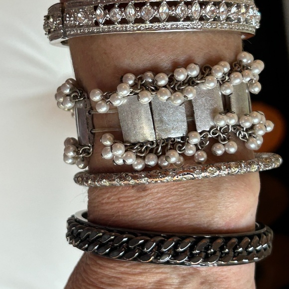 4 Bracelets (Silver, Diamond, Perl, Black) - Picture 1 of 2